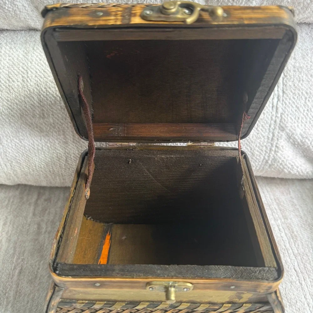 Vintage Woven Wicker Wood Treasure Chest Jewelry Box Keepsake Trunk Trinket